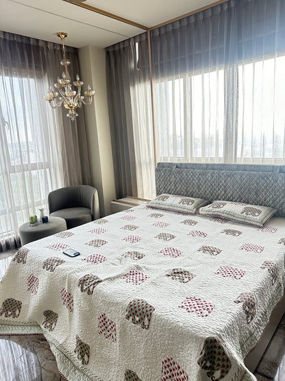 LuxuryTouch Quilted Bedspread with Elephant Motifs